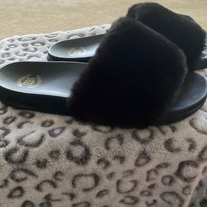 True Craft Open Toe Fluffy Slides. size 10